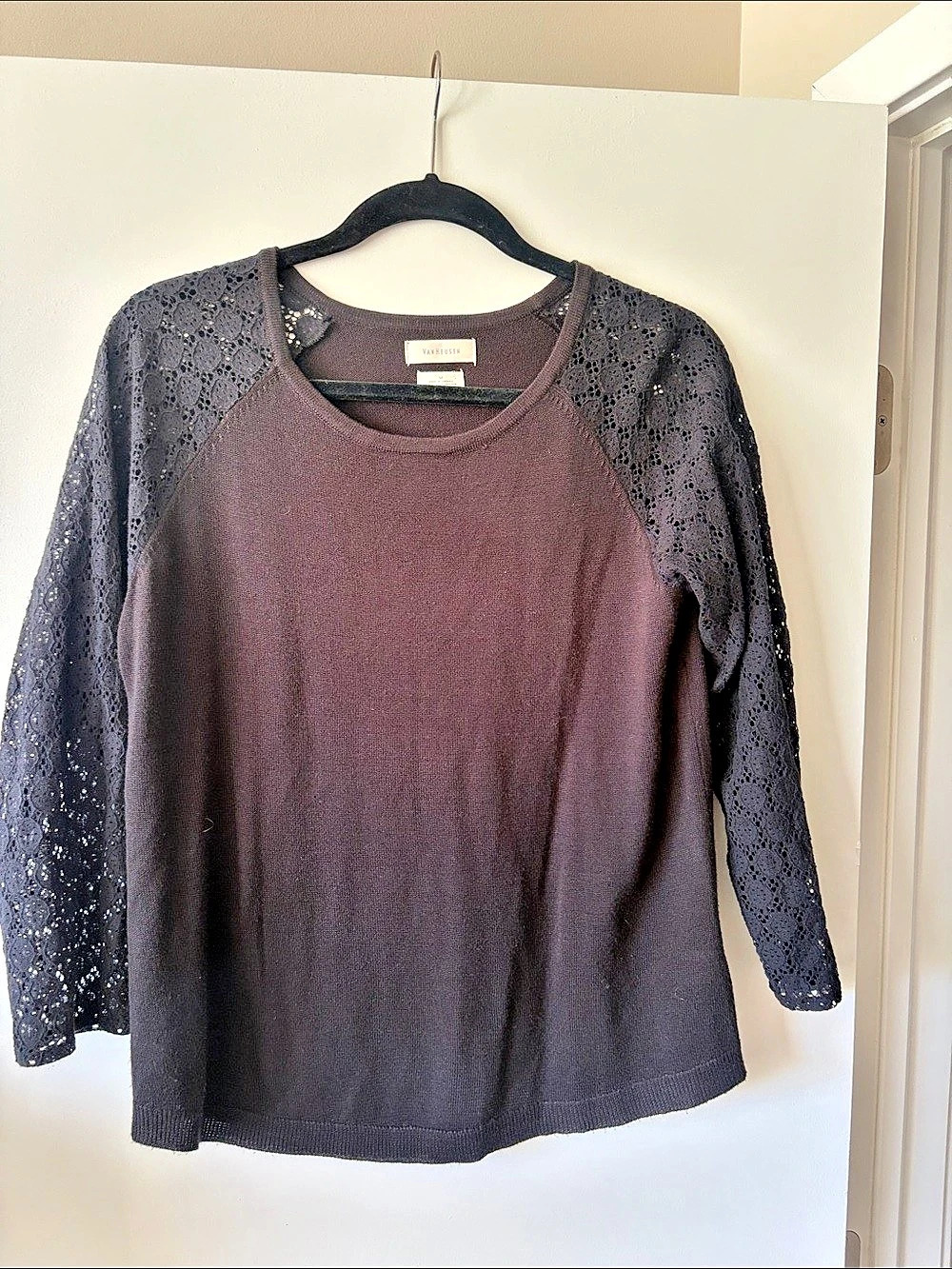 Van Heusen Lace Sleeve Sweater in Black Size Medium Like New
